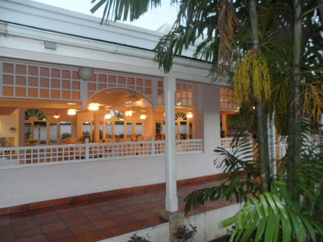 Hotel Pommarine Bridgetown Eksteriør bilde
